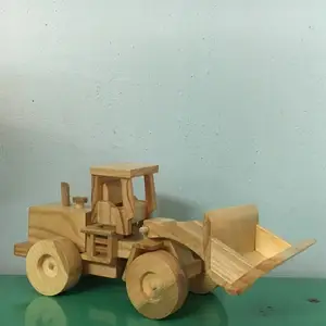 Houten Tractor Model//Kid Speelgoed//Made In Vietnam// Mr Alexie (Whatsapp 84 367585305)