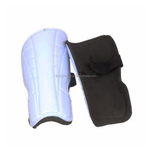 สนับแข้งทำจากหนังสำหรับเด็กและผู้ใหญ่ - Product Image 1