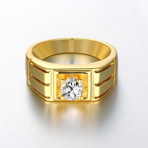Bague de fiançailles en or jaune avec diamant véritable taille brillant rond serti à griffes 0,30 TCW pour homme, accessoire élégant - Product Image 1