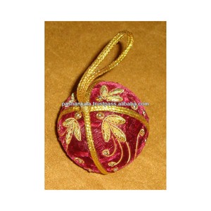 ลูกบอลประดับตกแต่งต้นคริสต์มาสปักมือ - Product Image 1