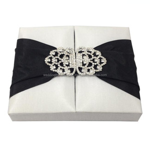 กล่องเชิญงานแต่งงานทำมือจากกระดาษสีขาว ผนังกระดาษแข็งหนา - Product Image 5