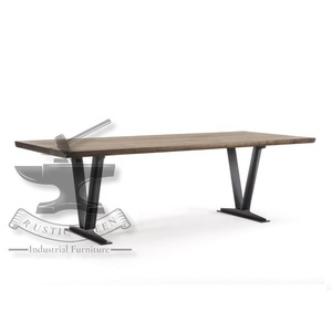 โต๊ะรับประทานอาหารไม้เผาอุตสาหกรรมวินเทจสำหรับห้องนั่งเล่นและห้องครัว - Product Image 1