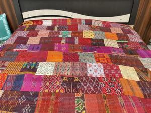 Sábana Plana de Seda Kantha de Calidad Patola, Cubrecama Desechable con Diseño de Patchwork, 200 Hilos, Estilo Art Deco para Uso en Hoteles - Product Image 2