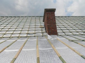 Panneau isolant léger de barrière radiante pour le grenier Barrière anti-humidité rentable avec service de traitement de coupe - Product Image 4