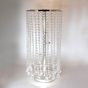 Candelabro de plata pulida, centros de mesa con gotas de cristal para decoraciones de boda, tamaño personalizable - Product Image 1