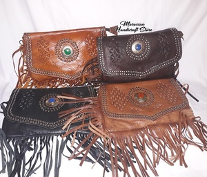 Pochette en cuir de vachette de style bohème marocain avec motif géométrique, franges, pompon, bouton décoratif, fermeture à rabat pour femmes - Product Image 1