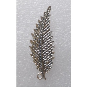 Adorno de Metal para decoración de pared, forma de hoja colgante - Product Image 1