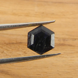 พลอยไพลินดำธรรมชาติทรงหกเหลี่ยมขนาด 6x6 มม. สำหรับฝังทำเครื่องประดับ - Product Image 2