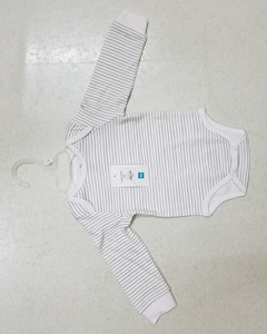 Mameluco de marca original para bebé hecho en fábrica en Bangladesh Material de algodón para niños de todas las edades Lote de existencias/Cancelación de envío/Excedente - Product Image 1