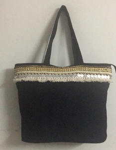 Diseñador hecho a mano Handloom tela borla bolso de hombro al por mayor para las mujeres - Product Image 1