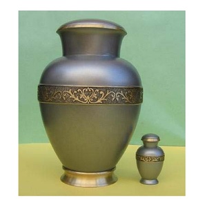 Urne commémorative en métal massif de haute qualité de style américain Top Urne de crémation en laiton pour adultes pour déco funéraire - Product Image 4