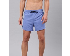 กางเกงขาสั้นกีฬาลำลองผู้ชาย โพลีเอสเตอร์ 100% ระบายอากาศ แห้งเร็ว กันลม เป็นมิตรกับสิ่งแวดล้อม เอวกลาง รูดเชือกผูก ลายเรียบ - Product Image 4