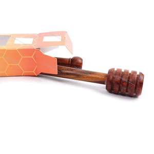 Cuchara de miel de madera rosa con embalaje - Product Image 1