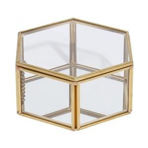 Coffret cadeau de bijoux de luxe en acier et verre en forme de coeur doré pour stocker et exposer des pièces précieuses - Product Image 3