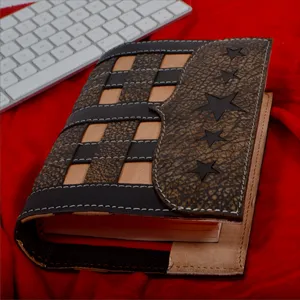 วารสารหนังผู้ค้าส่งการออกแบบใหม่รีฟิลเขียนหนังโน๊ตบุ๊คที่ทำด้วยมือการออกแบบตารางที่กำหนดเองของแท้ Notepad