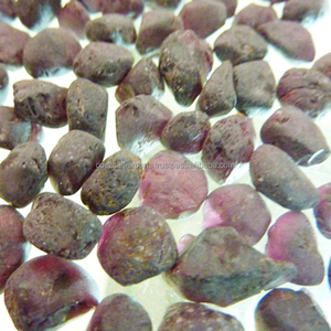 
 
 
 Coszcalt Exports QQR001 Pierre précieuse brute de grenat rose violet indien naturel non taillée pour la fabrication de bijoux et de qualité abrasive, troisième - Product Image 2
