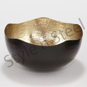 Bol de service en métal doré Bol de service à fleurs martelées en acier inoxydable bicolore Acier inoxydable de haute qualité Style indien - Product Image 1