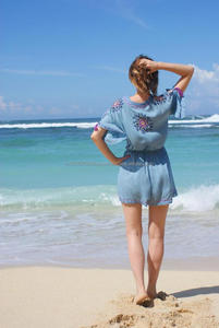 Combinaison courte sexy pour femme européenne, robe courte à fleurs occidentales, élégante et accrocheuse, en rayonne brodée, avec ceinture à nouer, pour la plage - Product Image 4