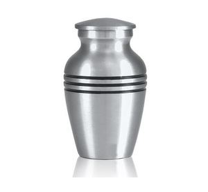 Urnas de cremación de latón conmemorativo para cenizas humanas Diseños personalizables Proveedor mayorista de estilo americano - Product Image 5
