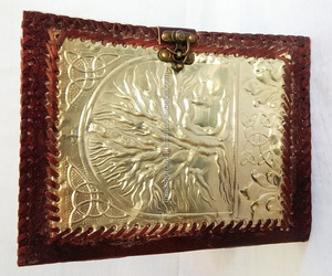 Journal en cuir véritable A5 personnalisé journal d'entreprise indien artisanal bracelet doré arbre de vie conception en relief fil à coudre reliure - Product Image 1