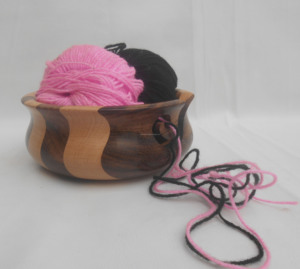 Cuenco de hilo curvo de madera sostenible - Product Image 1
