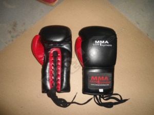 Gants de boxe professionnels en cuir à lacets pour l'entraînement des arts martiaux et le combat pour les amateurs - Product Image 2