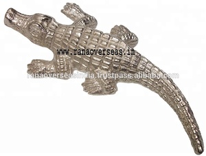 Sculpture de Crocodile en Aluminium finition argentée, décoration pour le bureau, les restaurants et les hôtels - Product Image 3