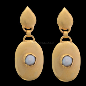 White Pearl Stud <b>Earrings</b> for Women Fashionable Gold Plated Tear <b>Drop</b> Style - Product Image 1