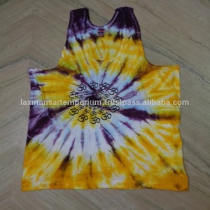 เสื้อกล้ามผู้ชายผ้าฝ้ายถัก 100% พิมพ์ลายมัดย้อมสไตล์ฮินดูยอดนิยม สำหรับฤดูร้อน ขายส่งจากอินเดีย - Product Image 2