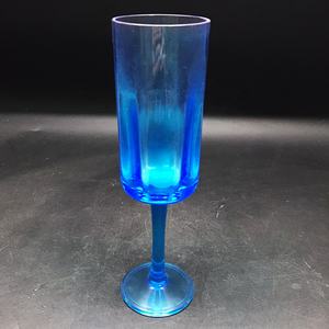 Flauta de champán azul acrílica, sin BPA, estilo pétalo, 8oz - Product Image 1