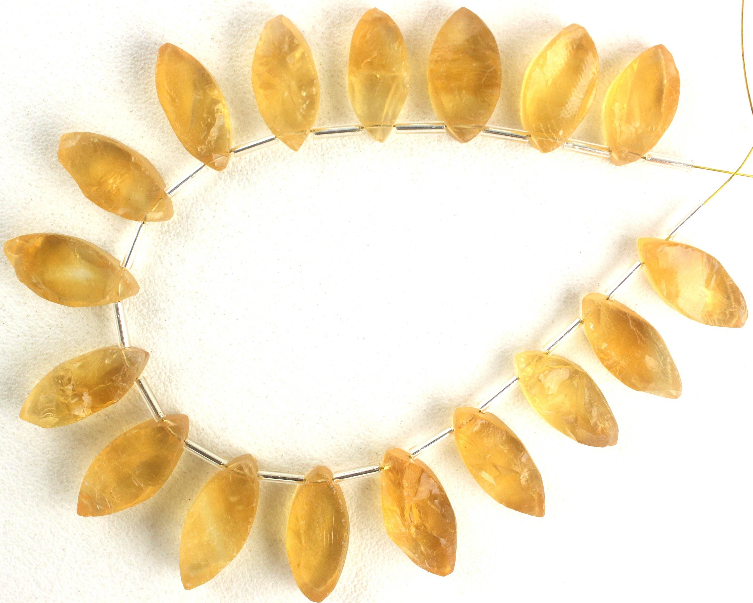 สีเหลือง