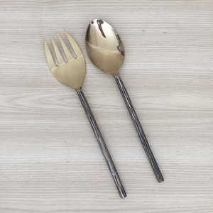 Serveur à salade réutilisable de luxe en acier inoxydable avec ustensile décoratif en métal à poignée noire avec doublure rugueuse - Product Image 6