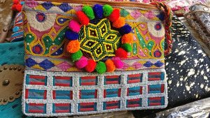 Pochette brodée avec perles ethniques indiennes, pour femmes, sac de styliste de soirée, style gothique, tribal, pochette de broderie, vente en gros - Product Image 5
