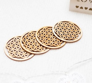 Ensemble de sous-verres en bois Tree of Life au design complexe, parfait pour protéger vos meubles - Product Image 2