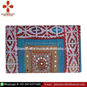 Quilt Kantha avec appliques brodées en miroir fournisseur d'or - Product Image 1