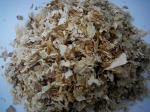Venta al por mayor de madera de pino para ropa de cama de animales, precio muy barato, residuos agrícolas secos, virutas de madera blanda de pino - Product Image 3