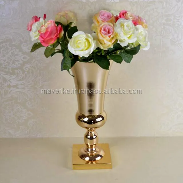 Vaso de metal dourado para trompete, novo estilo, peça central decorativa de mesa, arranjos de flores artificiais, vaso para decoração de casamento