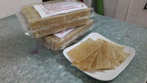 ขนมกุ้งอบกรอบขายส่ง - ขนมขบเคี้ยวอาหารทะเลเวียดนาม/ ขนมกุ้งอบกรอบ/ อร่อยและกรอบ - Product Image 4