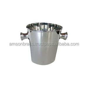 Refroidisseur en métal avec poignée de forme ronde Refroidisseur à vin en métal poli brillant pour l'extérieur Refroidisseur à vin de luxe fait à la main Seau à glace - Product Image 1