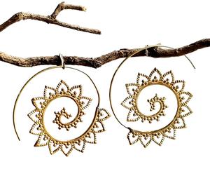 Pendiente de aro en espiral de peso ligero étnico - Product Image 4