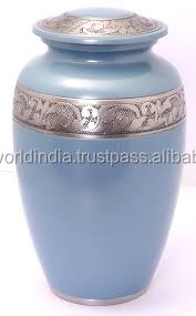 Juego de Tres Urnas de Cremación para Adultos, Estilo Americano, de Latón, Modelo FU-223, de Brassworld India, para Funerales - Product Image 4