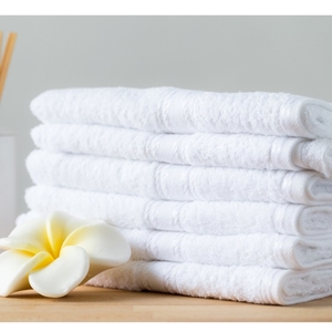 Serviette de bain d'hôtel tissée 100% coton de qualité supérieure écologique et à séchage rapide meilleure qualité 500-650g fabriquée en Inde - Product Image 2
