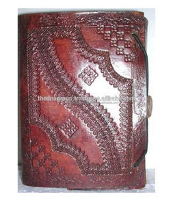 Venta al por mayor diario de cuero con cierre elástico en relieve hecho a mano único - Product Image 1