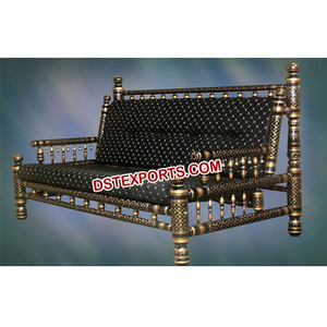Sofá de Boda Antiguo Sankheda de Dos Plazas, Negro y Dorado Real, Último Modelo de Muebles de Escenario Tallados a Mano para Bodas - Product Image 1