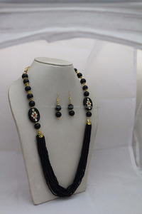 Collier de perles de verre noir dernière conception bijoux de mode faits à la main élégant collier de perles pour les femmes vente en gros - Product Image 5