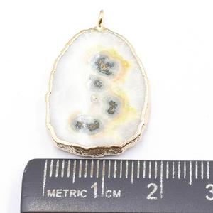 Pendentif en laiton en forme de poire plaqué or de 28 à 30 mm avec bélière pour la fabrication de bijoux, en quartz solaire - Product Image 3