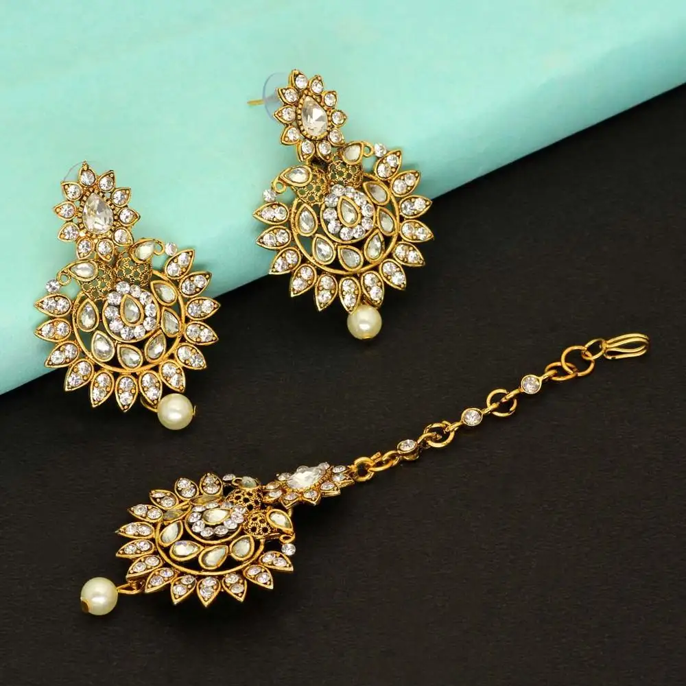 IndianジュエリーメーカーWhite Color Rhinestone & Imitation Pearl Maang Tikka With Earrings