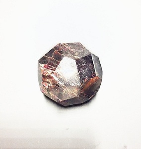 Dodecahedron หินโกเมนสีม่วง dodecahedron หินอัญมณีคริสตัลรักษาแบบธรรมชาติงานฝีมือคริสตัล - Product Image 1