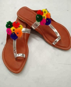 Sandales d'été Tribal Style bohémien pour femmes, sandales plates avec pompons - Product Image 4