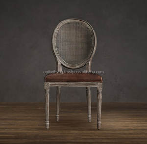 Chaise vintage française à dossier rond en osier et assise en cuir - Product Image 3